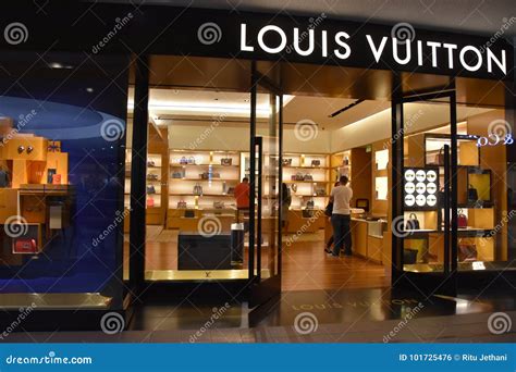 louis vuitton in roseville galleria.